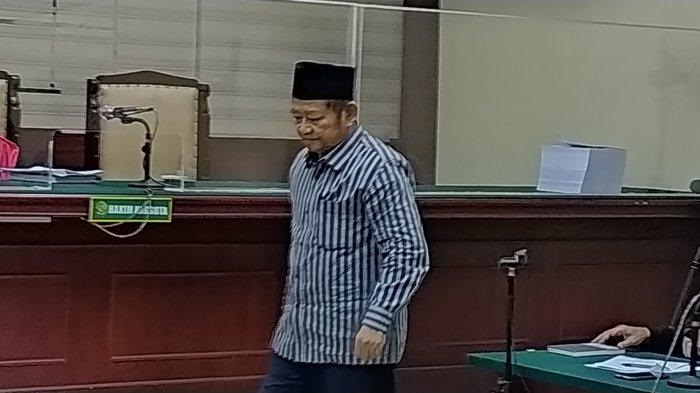 Saiful Ilah usai menjalani sidang putusan di Pengadilan Tipikor Surabaya, Senin (11/12/2023). SP/Budi Mulyono