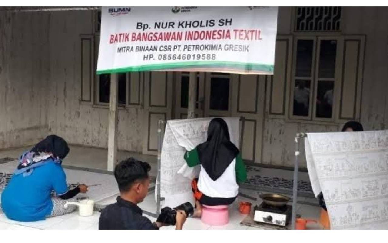 Salah satu UMKM mitra binaan Petrokimia Gresik Batik Bangsawan Tekstil (BBT).