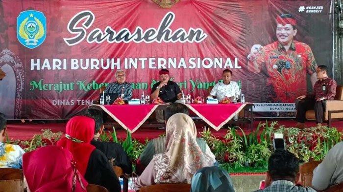 Bupati Nganjuk, H Marhaen Djumadi saat acara sarasehan bersama serikat pekerja, pengusaha, dan Pemerintah terkait. Foto: Pemkab Lumajang.