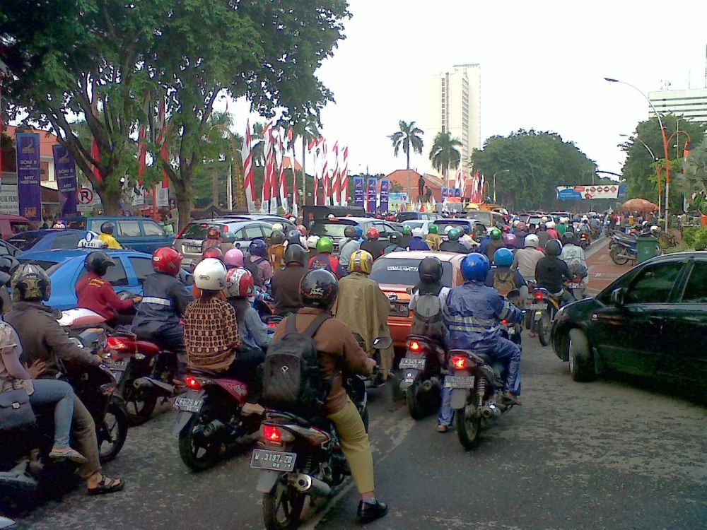 Lalu lintas di surabaya dimasa transisi new normal. SP/ FC