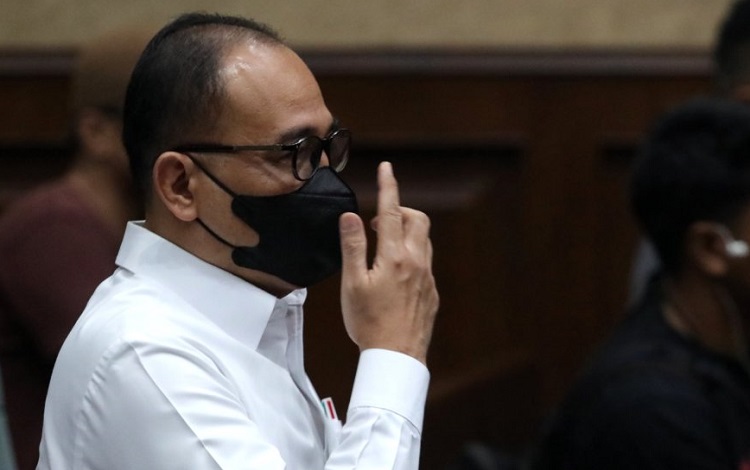 Terdakwa kasus gratifikasi dan Tindak Pidana Pencucuian Uang (TPPU) Rafael Alun.