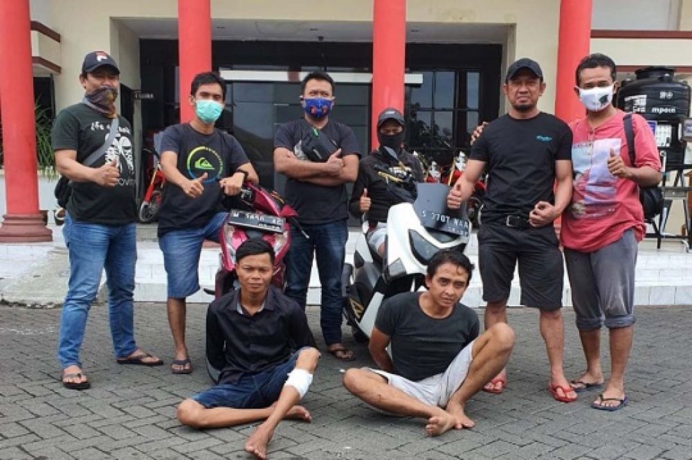 Tim Unit Resmob Polrestabes Surabaya mengamankan dua pelaku pencurian di sebuah apartemen yang ditinggali WN Korea. SP/Jemmi