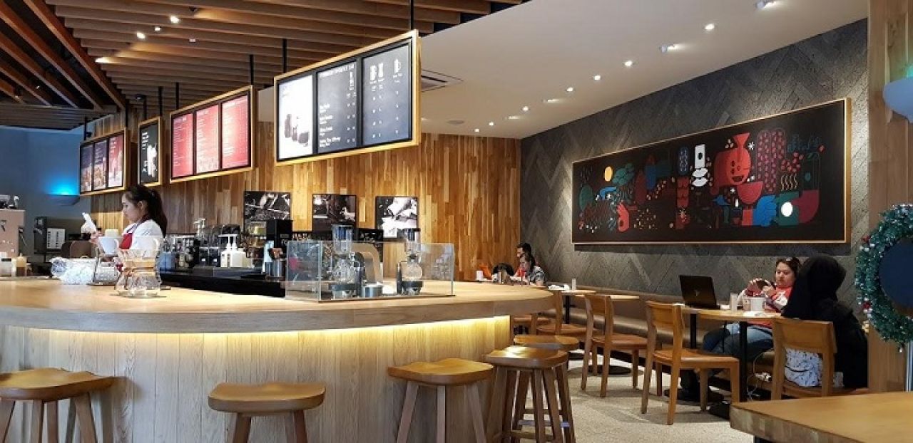 Kondisi Starbucks Raya Gubeng, Jumat (12/1/2024) siang.