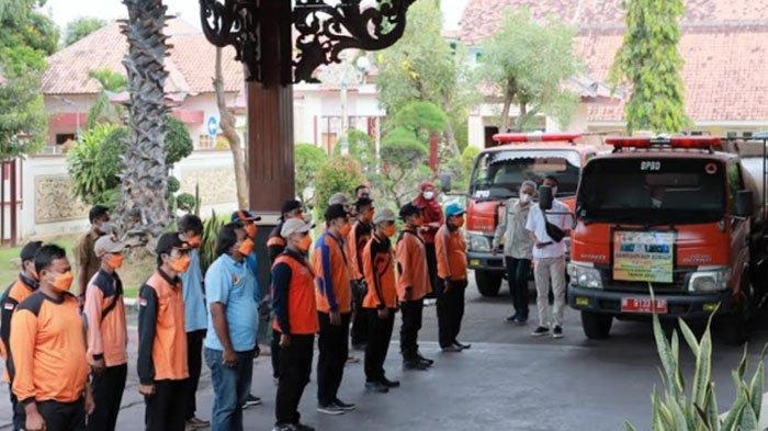 Pelepasan armada air bersih untuk daerah terdampak kekeringan tersebut dipimpin langsung oleh Bupati Pamekasan, Baddrut Tamam. 