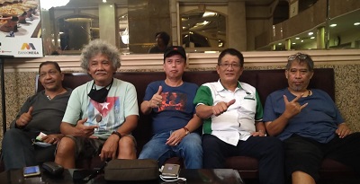 Neta S Pane (pakai topi) bersama Singky (dua dari kiri) di Surabaya.