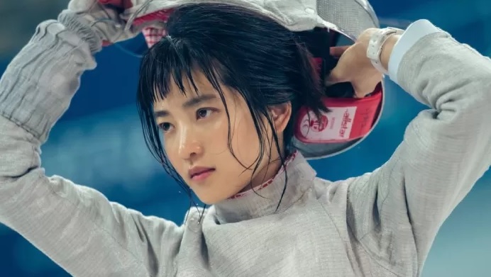 Kim Tae Ri saat memerankan atlet anggar nasional dalam drama “Twenty-Five Twenty-One”. Foto: twitter.com/CJnDrama.