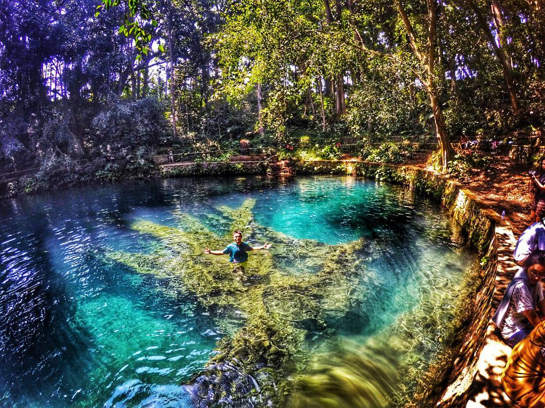 Wisata Sumber Jenon Malang merupakan sumber mata air alami yang berbentuk kolam dengan warna air yang biru kehijau-hijauan.SP/MLG