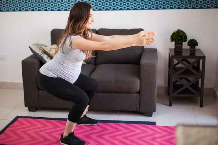 Gerakan squat pose pada ibu hamil. SP/ SBY
