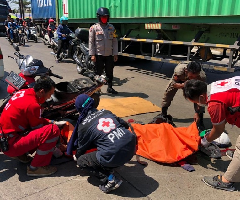 Kecelakaan di Kalianak Surabaya yang menewaskan driver ojek online, Kamis (18/08/2022)