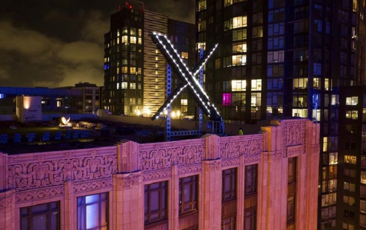 Logo Twitter "X" di atas kantor pusat Twitter di San Fransisco, Amerika Serikat. SP/ SFC