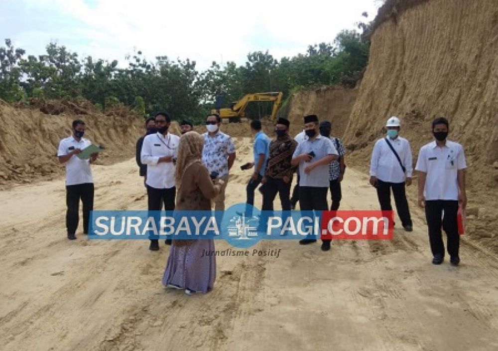 Komisi II DPRD Tuban saat melakukan sidak di lokasi tambang Galian C ilegal. SP/ Her