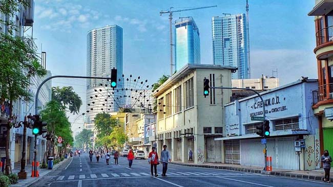 Pemkot Surabaya menyiapkan 9 tempat parkir di jalan Tunjungan.