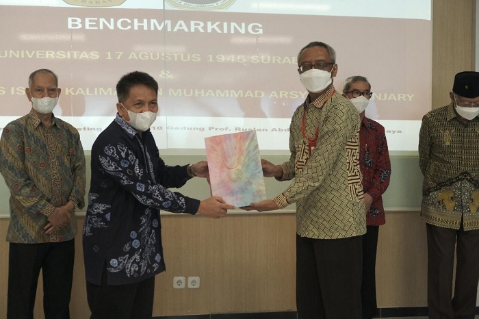 Universitas 17 Agustus 1945 (Untag) Surabaya menerima kunjungan dari Universitas Islam Kalimantan Muhammad Arsyad Al Banjari (Uniska) Banjarmasin.