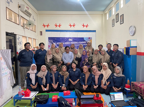 Pelatihan video pembelajaran bagi guru taman kanak-kanak dan pendidikan anak usia dini.