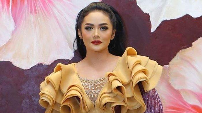 Krisdayanti penyanyi yang sekaligus Anggota DPR fraksi PDIP