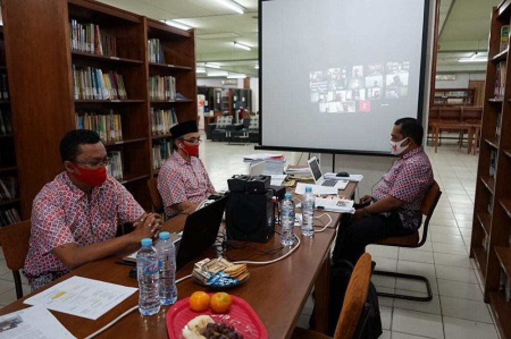 3 asesor dari Lembaga Akreditasi Perpustakaan Nasional (LAP-N) yang melakukan visitasi secara daring. SP/ Arlana