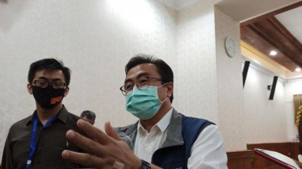 Ketua Gugus Kuratif Gugus Tugas Penanganan Covid-19 Jawa Timur yang juga Dirut RSUD dr Soetomo, Joni Wahyuhadi, Kamis (7/5/2020).  SP/ TRB