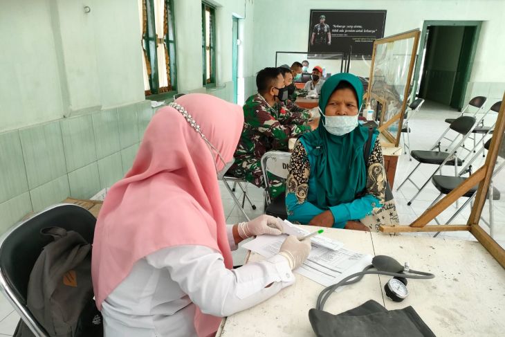 Pelaksanaan vaksinasi di Situbondo.