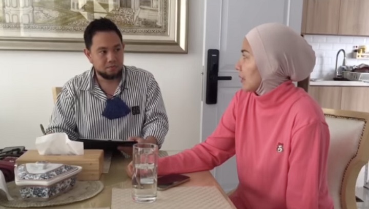 Venna Melinda saat sedang menjalani pemulihan mental dan terapi dari psikolog dan dokter rehabilitasi mental di rumahnya di Jakarta, yang diunggah di instagram pribadinya.