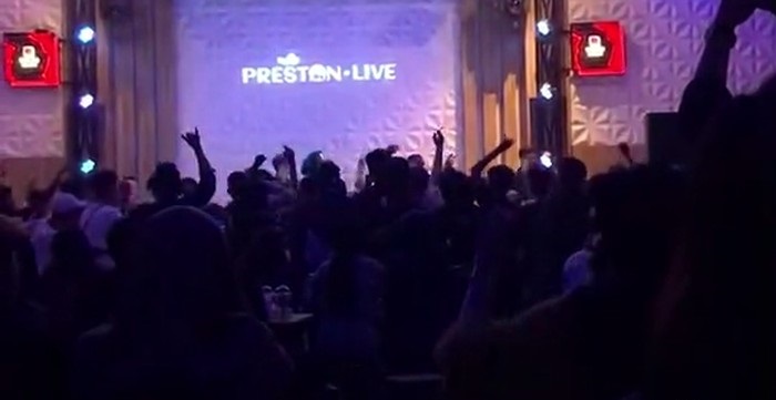 Tangkapan layar video dugem di salah satu kafe yang viral di media sosial.