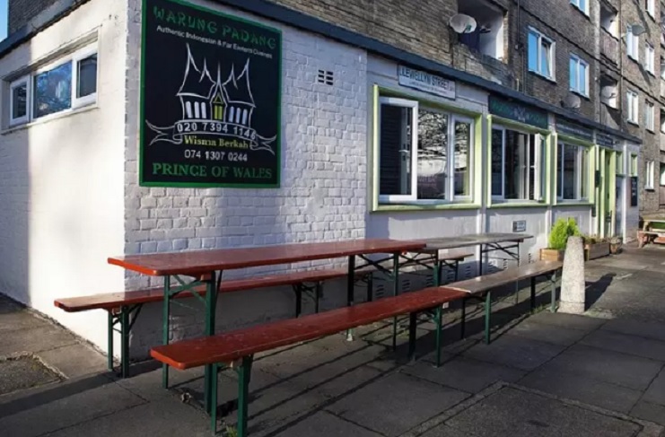 Warung Padang di London, Inggris.
