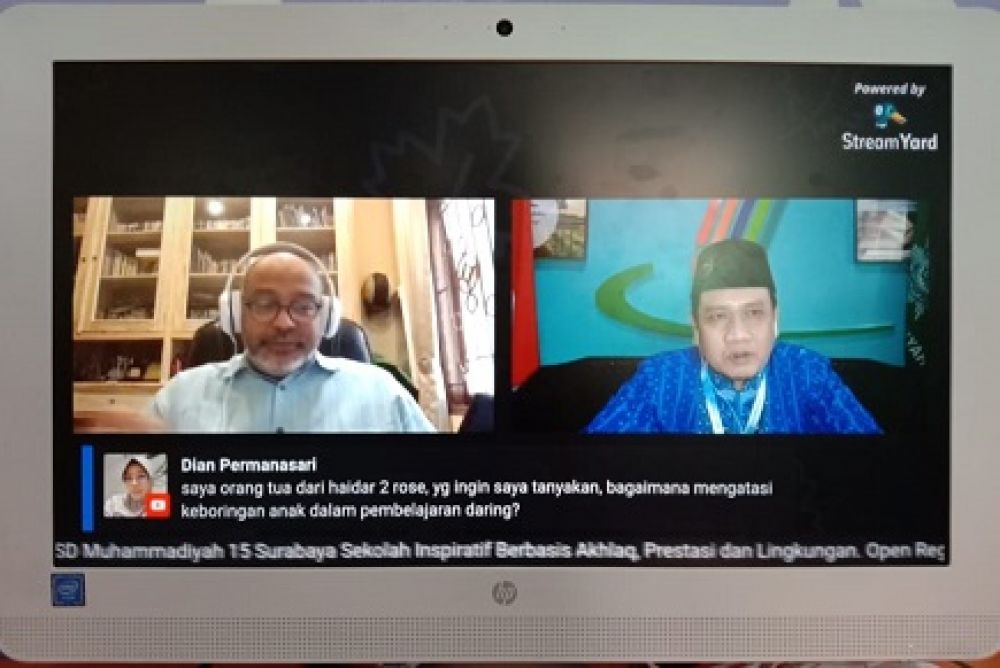 Webinar Parenting School SDM Limas datangkan Penulis Buku Gurunya Manusia. SP/ Tangkapan Layar