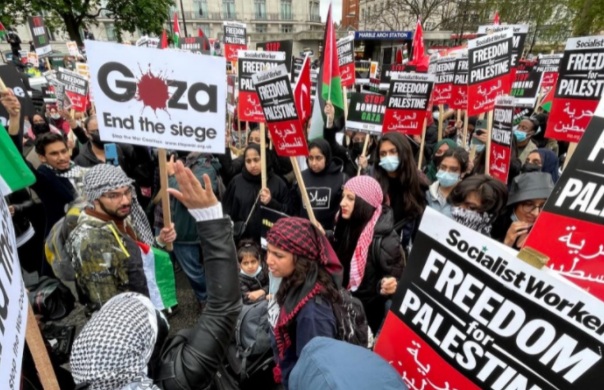 Puluhan ribu orang turun ke jalan-jalan di London untuk memprotes penyerangan terhadap warga Palestina dan serangan udara di Gaza selama sepekan terakhir. SP/ MIDDLE EAST EYE